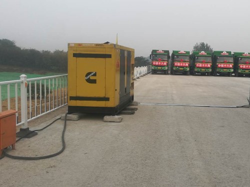 兴义电力系统的稳定性和设备兼容性如何影响发电机组的频率规格？